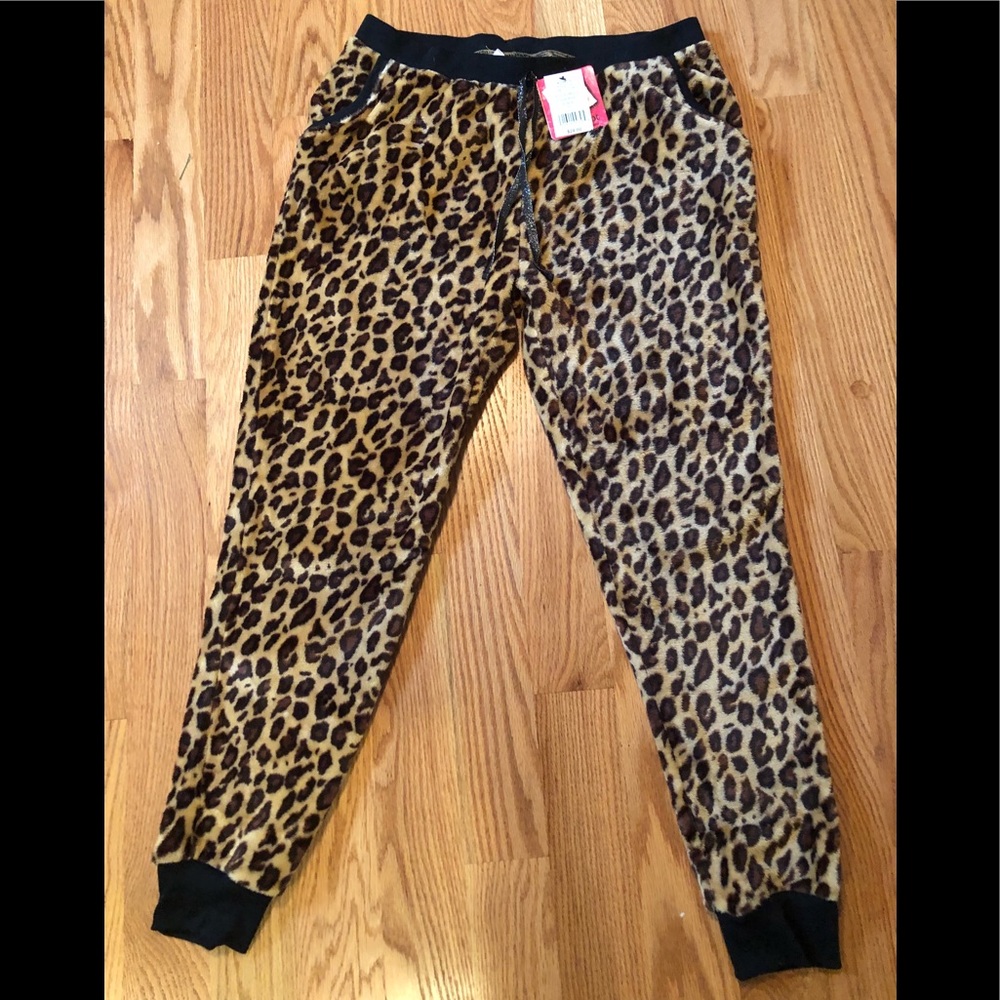 *NWT* Leopard Fleece Sweatpants